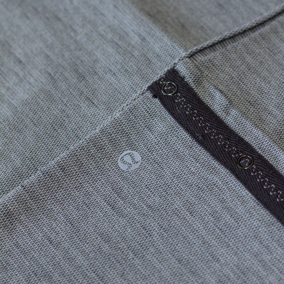 Lululemon Vinyasa Scarf in Silver Spoon Pique - Picture 3 of 4